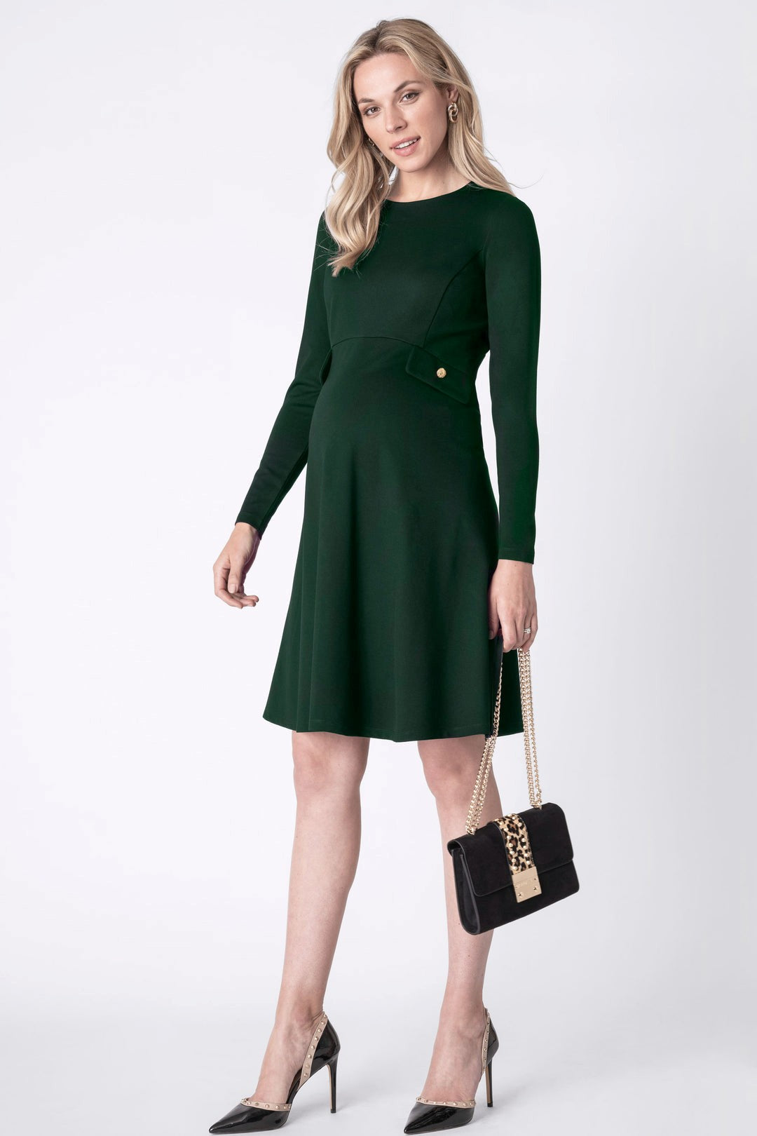 Returning to the Office While Pregnant? Build a Comfortable Work Wardrobe