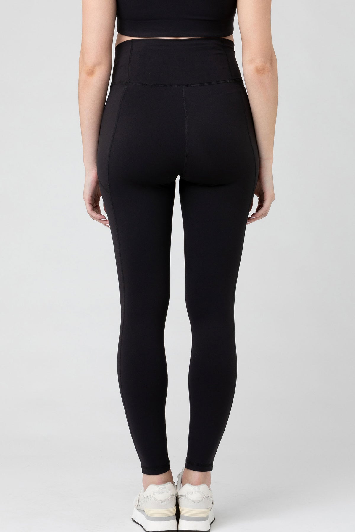 https://www.sevenwomen.ca/cdn/shop/files/W5266_Tempo_Legging_BLACK_3_1800x1800.jpg?v=1691093866